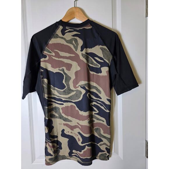 VOLCOM Black Green Camo Swimming Rash Guard Surf Skater Shirt SZ XL - Picture 2 of 8